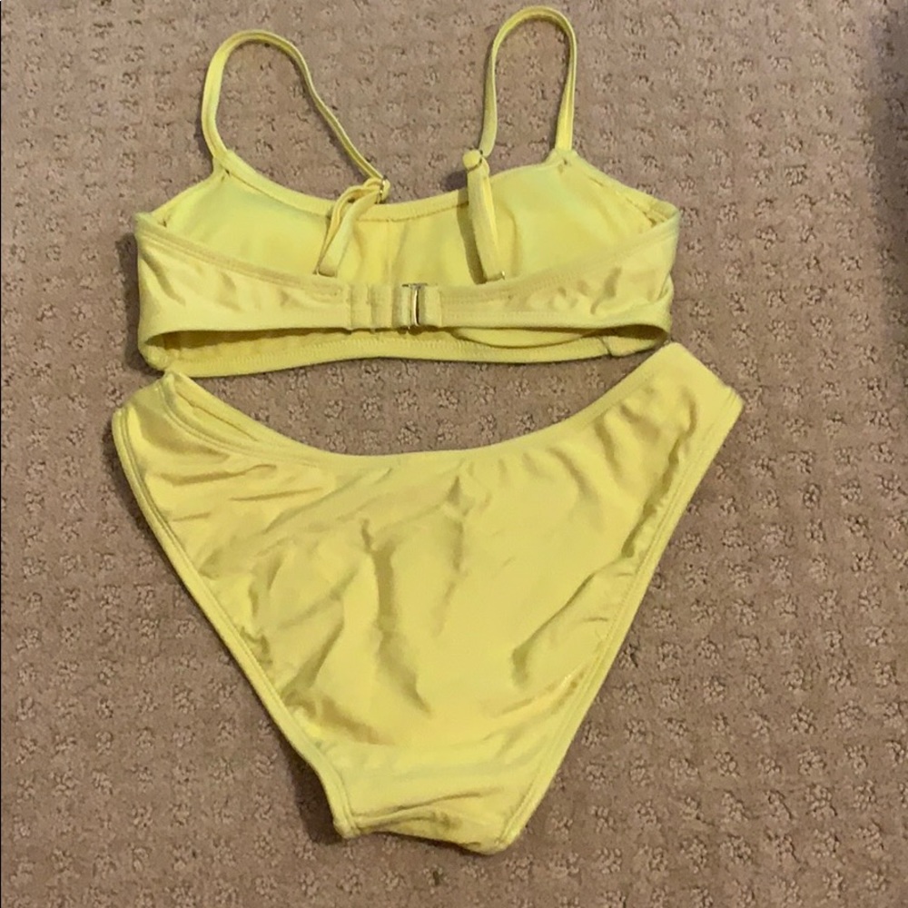 Yellow bikini - Picture 2 of 3
